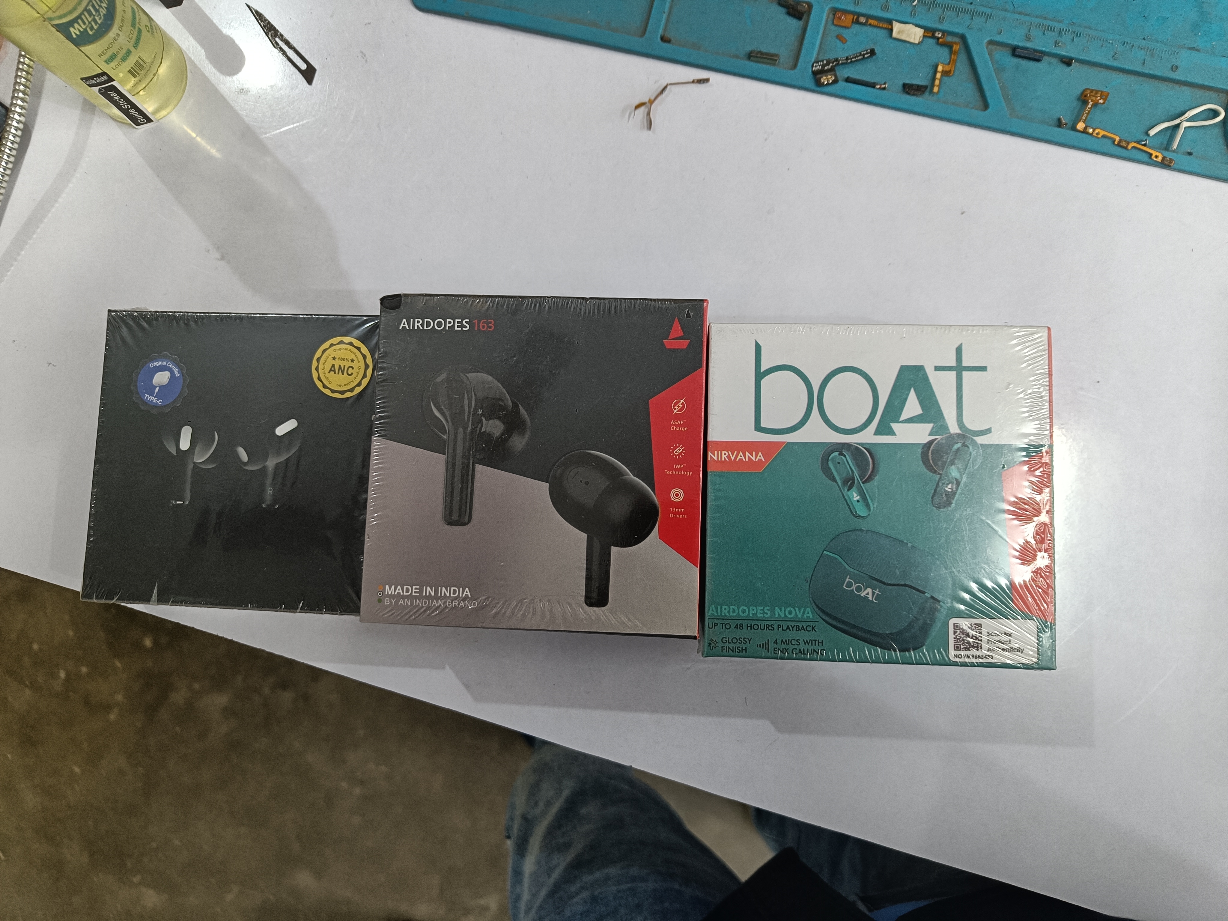 Earbud only rs. 200 only