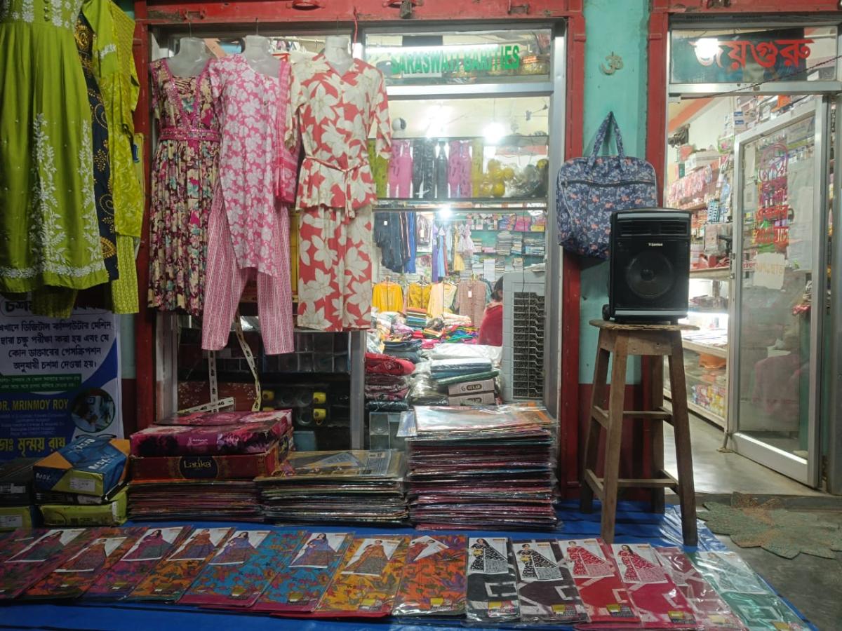 সুতির শাড়ি মাত্র 200 টাকা থেকে শুরু