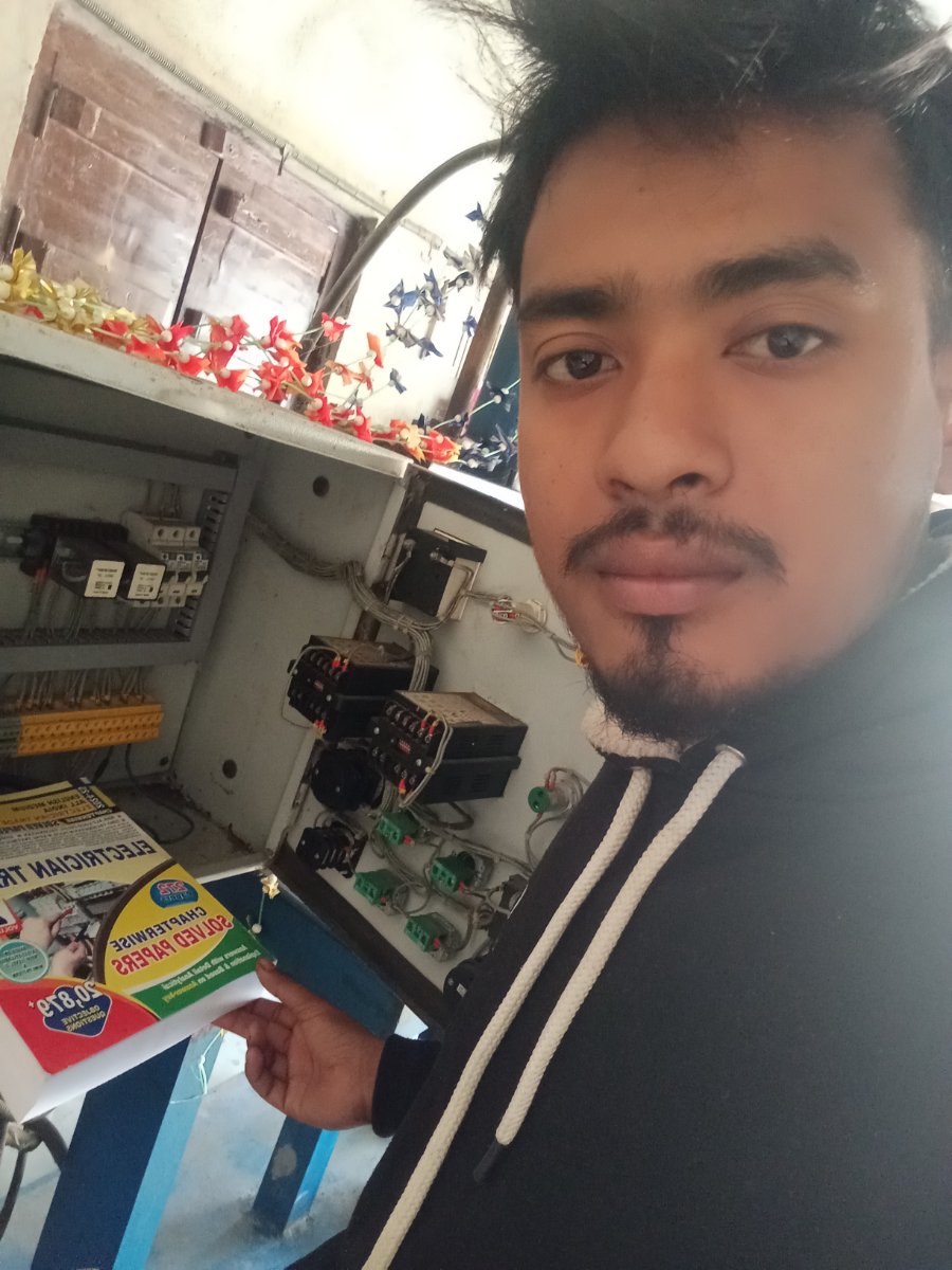 Electrician photo 1